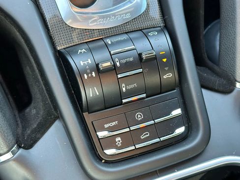 Used 2011 Porsche Cayenne S image 38