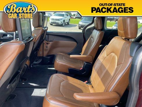 Used 2018 Chrysler Pacifica Limited w/ Advanced Safetytec Group FWD image 21