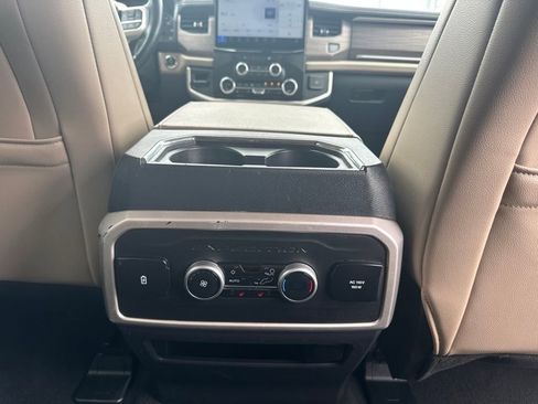 Used 2024 Ford Expedition Limited AWD/4WD image 18