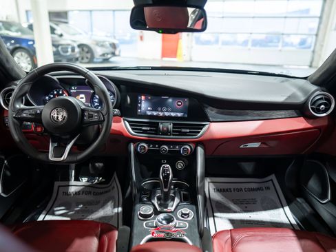 Used 2020 Alfa Romeo Giulia w/ Nero Edizione RWD image 14