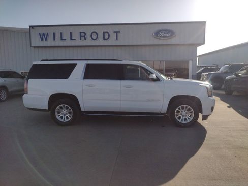 Used 2019 GMC Yukon XL SLT w/ Open Road Package AWD/4WD image 1