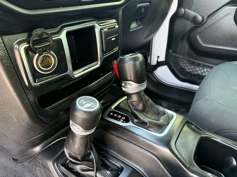 Used 2018 Jeep Wrangler Unlimited Sport image 15