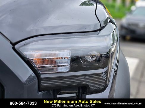 Used 2024 Toyota Tacoma TRD Off-Road image 10