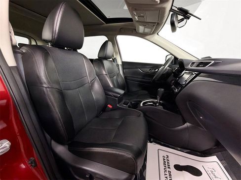Used 2016 Nissan Rogue SL image 25