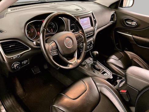 Used 2020 Jeep Cherokee Latitude Plus w/ Cold Weather Group AWD/4WD image 12