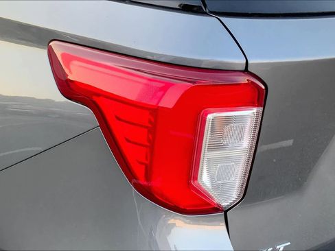 Used 2022 Ford Explorer XLT w/ Equipment Group 202A image 26