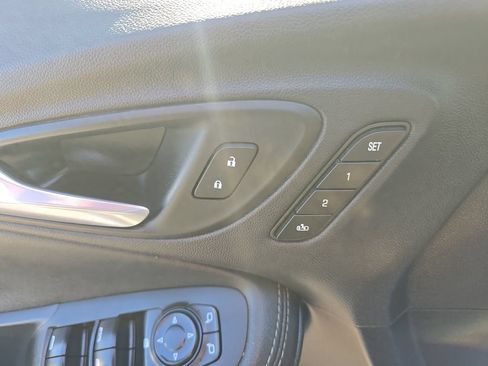 Used 2020 Buick Encore GX Essence FWD image 23