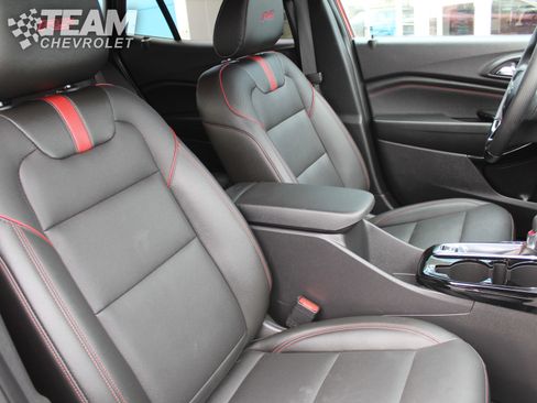 Used 2025 Chevrolet Trax RS w/ Driver Confidence Package image 27