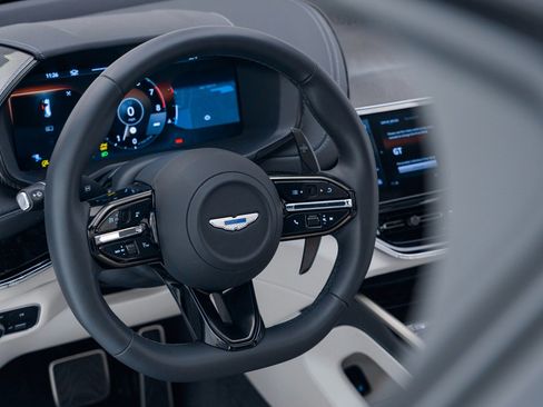 Used 2025 Aston Martin DBX 707 image 21