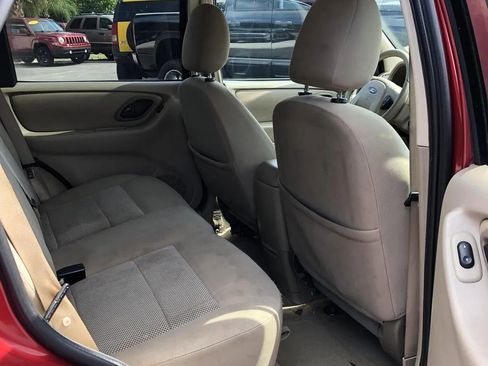 Used 2005 Ford Escape XLT image 16