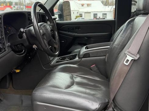 Used 2005 Chevrolet Silverado 2500 LT w/ Heavy-Duty Power Package image 15