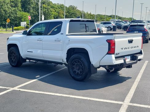 Certified 2025 Toyota Tacoma SR5 AWD/4WD image 4