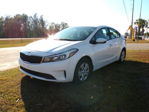Used 2017 Kia Forte LX w/ LX Popular Package image 3