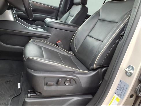 Used 2021 Chevrolet Tahoe Premier AWD/4WD image 13