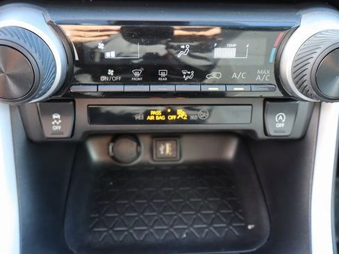 Used 2025 Toyota RAV4 LE image 32