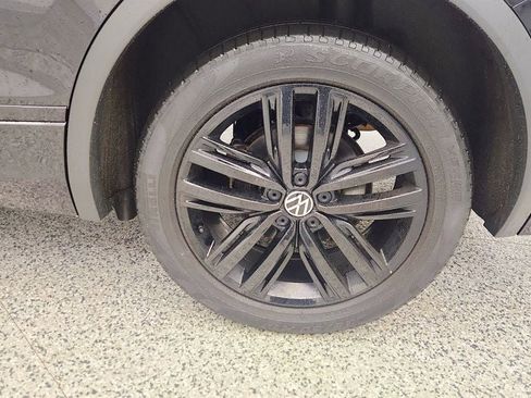 Used 2022 Volkswagen Tiguan SE R-Line image 9