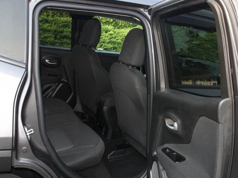 Used 2019 Jeep Renegade Sport w/ Sport Appearance Group AWD/4WD image 6
