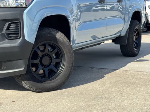 Used 2025 Chevrolet Colorado W/T w/ Advanced Trailering Package AWD/4WD image 3