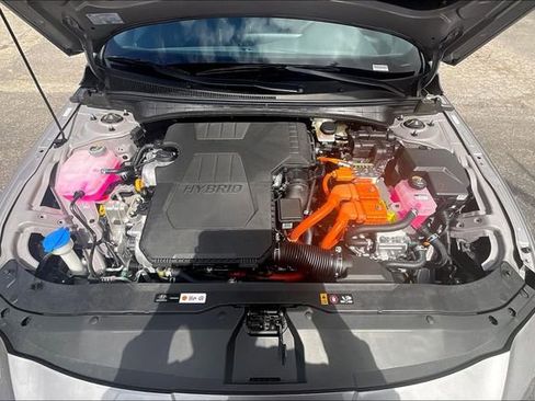 New 2025 Hyundai Elantra SEL image 11