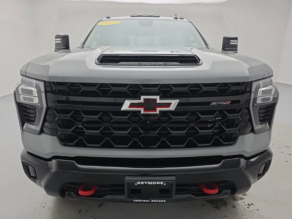 Used 2024 Chevrolet Silverado 2500 ZR2 w/ Technology Package AWD/4WD image 5