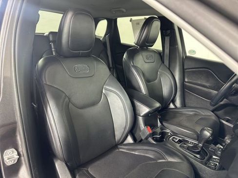 Used 2019 Jeep Cherokee Overland w/ Technology Group image 15