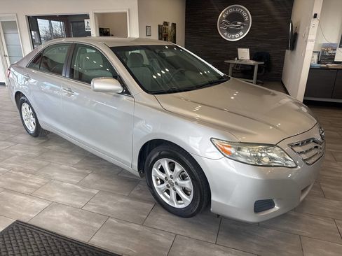 Used 2011 Toyota Camry LE w/ LE Extra-Value Pkg image 4