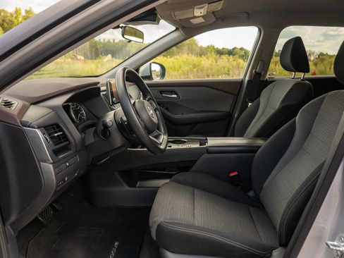 Used 2023 Nissan Rogue SV FWD image 11