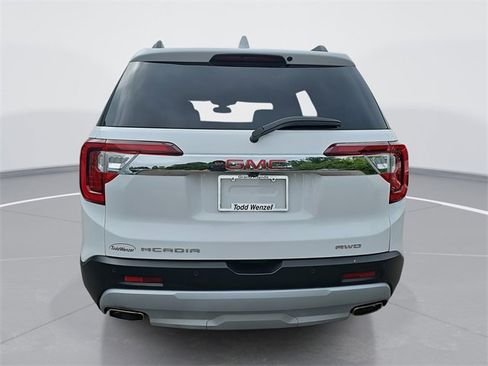 Certified 2023 GMC Acadia SLT w/ Preferred Package image 4