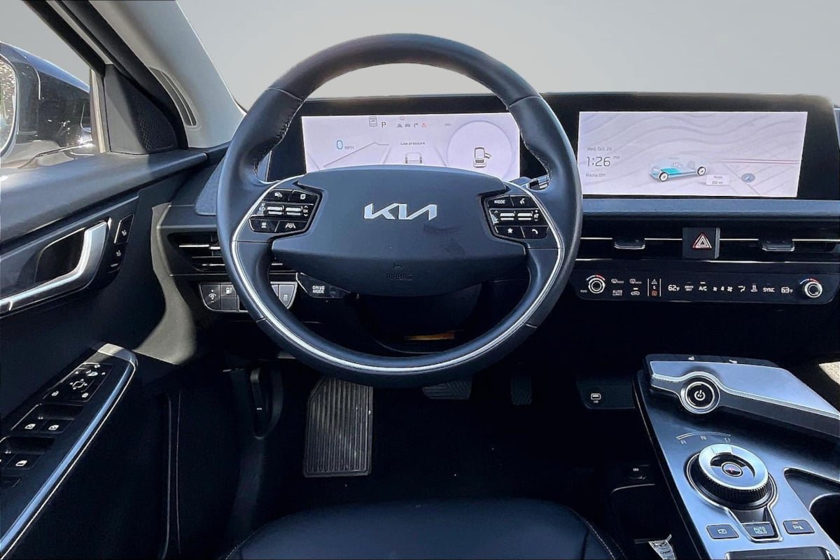 Used 2023 Kia EV6 Light RWD image 5
