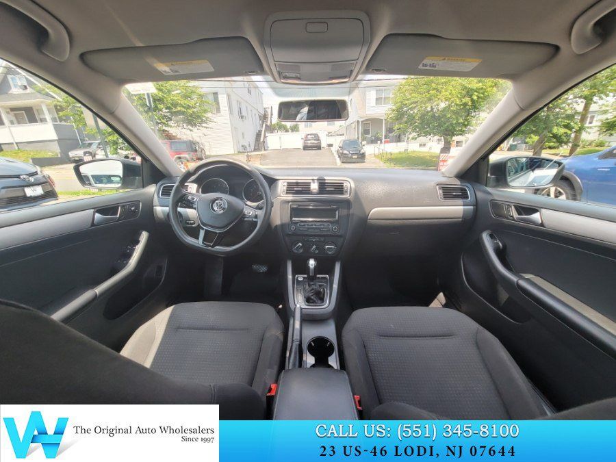 Used 2015 Volkswagen Jetta SE FWD image 9