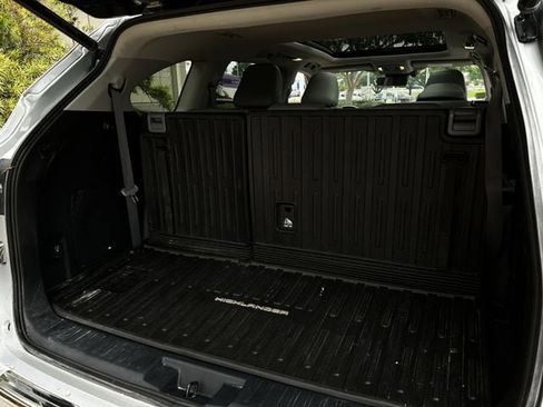 Used 2021 Toyota Highlander Platinum AWD/4WD image 38
