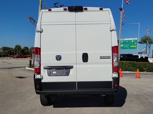 Used 2026 RAM ProMaster 2500 w/ Convenience Group FWD image 6