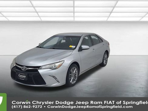 Used 2016 Toyota Camry SE image 6