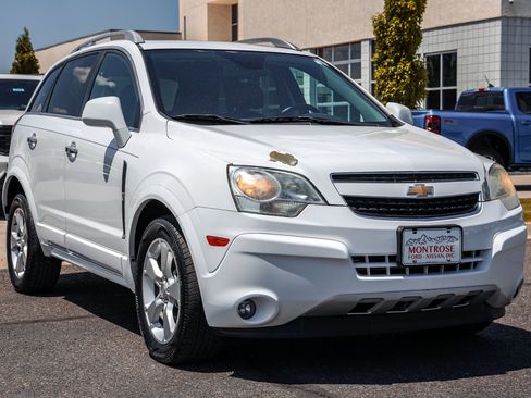 Used 2013 Chevrolet Captiva Sport LTZ FWD image 2