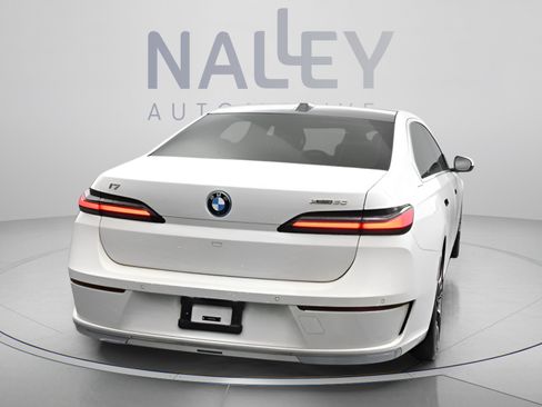 Used 2023 BMW i7 xDrive60 AWD/4WD image 16