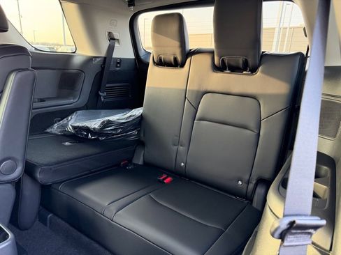 New 2026 Nissan Pathfinder SL image 14