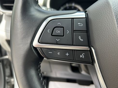 Used 2020 Toyota Highlander XLE AWD/4WD image 26