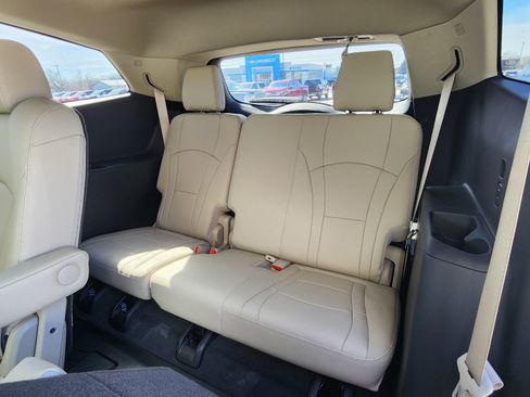 Used 2021 Buick Enclave Essence w/ Sound and Sites Package image 16