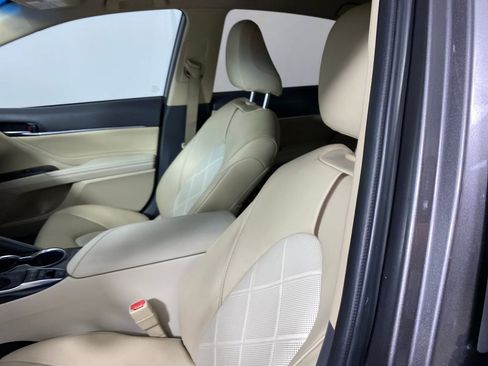 Used 2018 Toyota Camry XLE w/ Audio Package image 9