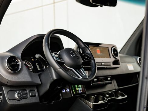 Used 2024 Mercedes-Benz Sprinter 3500 image 42