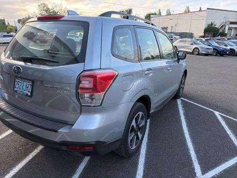 Used 2017 Subaru Forester 2.5i w/ Alloy Wheel Package AWD/4WD image 8