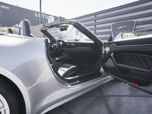 Used 2024 Porsche 911 Carrera GTS w/ Premium Package image 20