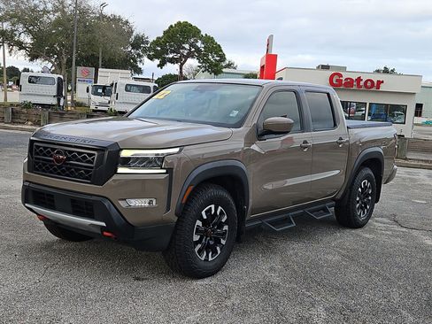 Used 2022 Nissan Frontier Pro-X image 2