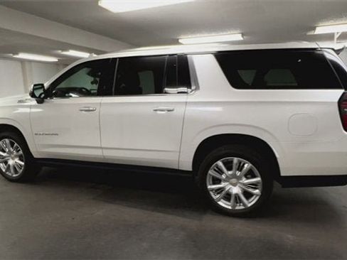 Used 2023 Chevrolet Suburban High Country image 6