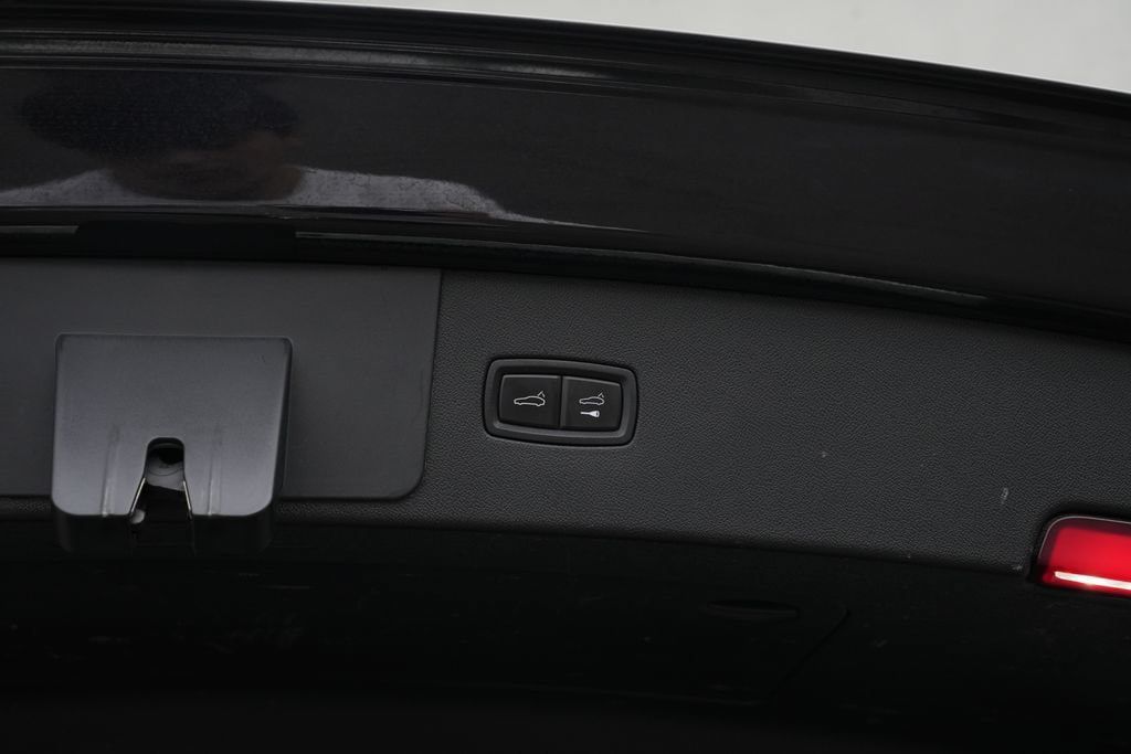 Used 2019 Porsche Cayenne Turbo AWD/4WD image 25