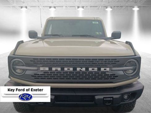 New 2025 Ford Bronco Badlands image 4