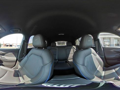 Used 2025 Buick Envista Sport Touring image 42