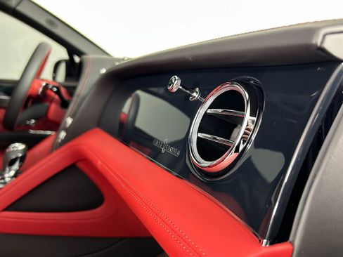 Certified 2022 Bentley Bentayga image 28