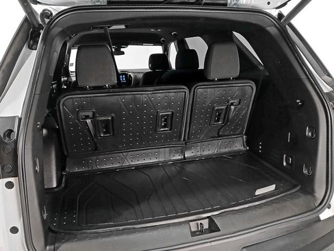 Used 2023 Chevrolet Traverse LT FWD image 8