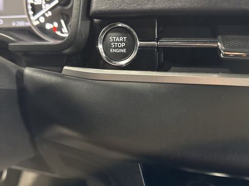 Used 2023 Mitsubishi Outlander ES image 40